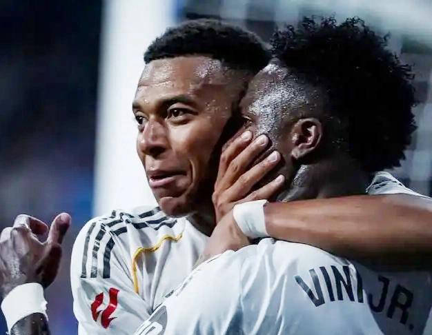 阿隆索斗志坚定 银河战舰维尼修斯面临续约困境