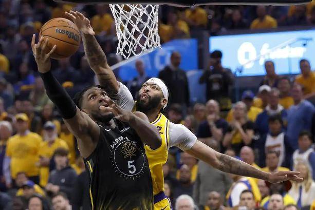 NBA季前赛：首秀三分球6中1！NBA冠军后卫联手锡安