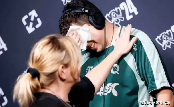 LOL选手吐槽女性生理期，镜头被全部剪掉，如今战队宣布将他开除