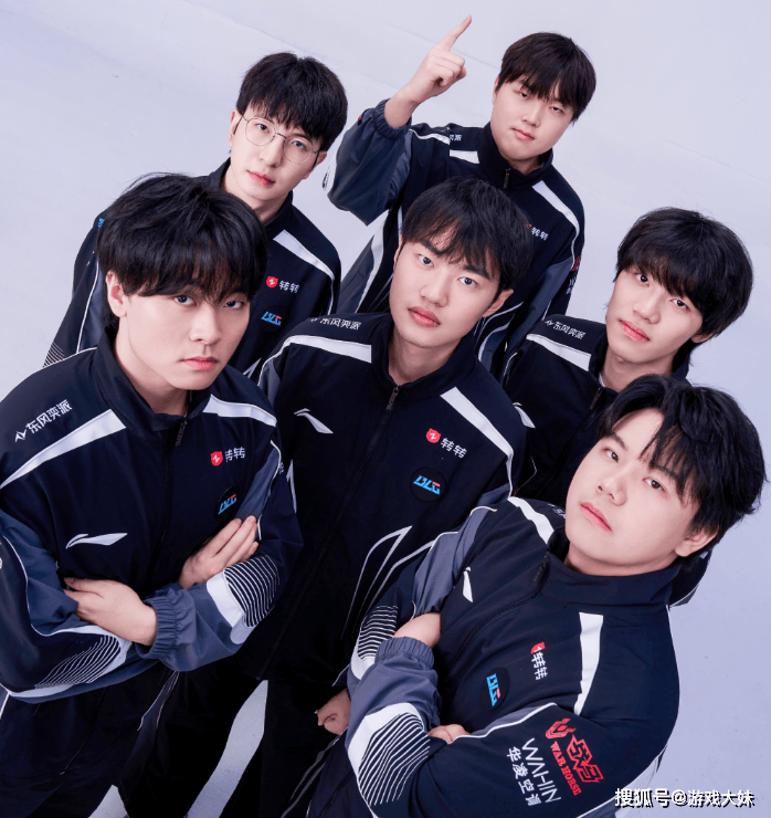 BLG彻底被打崩了，官方一个举动证明，下赛季战队将重组