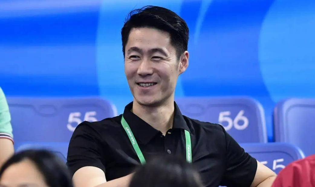 刘国正解说屡次上演神预言，轻描淡写点破比赛玄机，网友刷屏：干解说太可惜